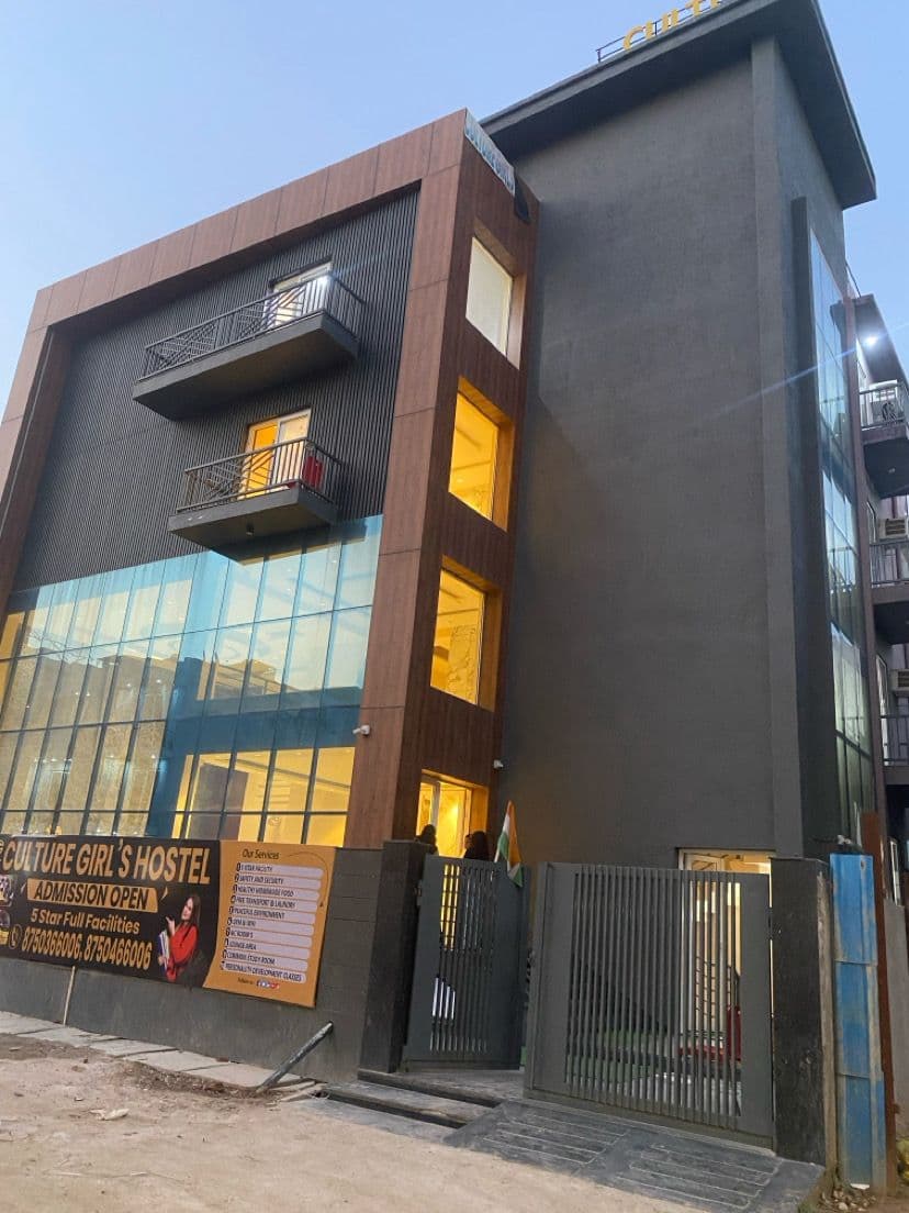 Crown Elite House — media 12