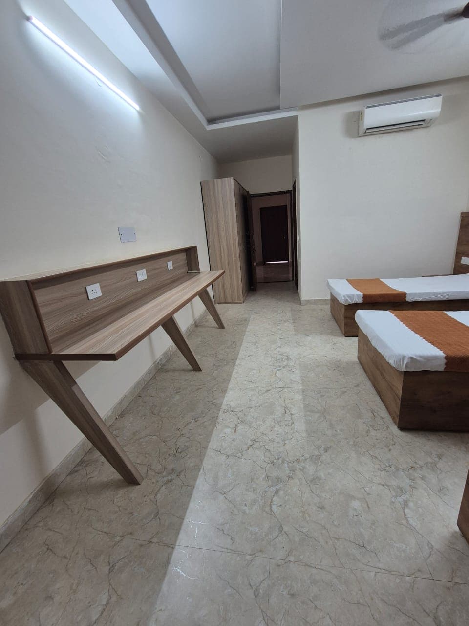 Royal Crest House — media 2