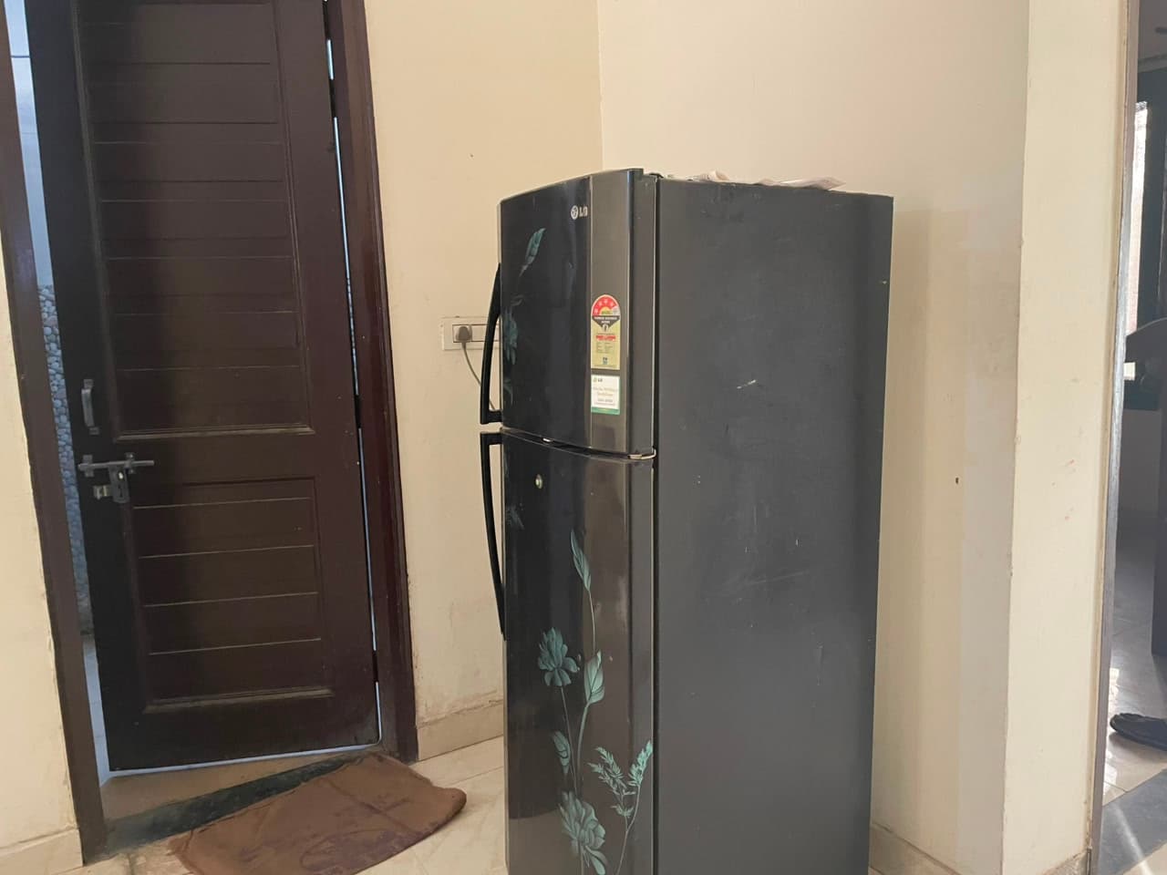 2/3 Seater hostel Room for Girls — media 3