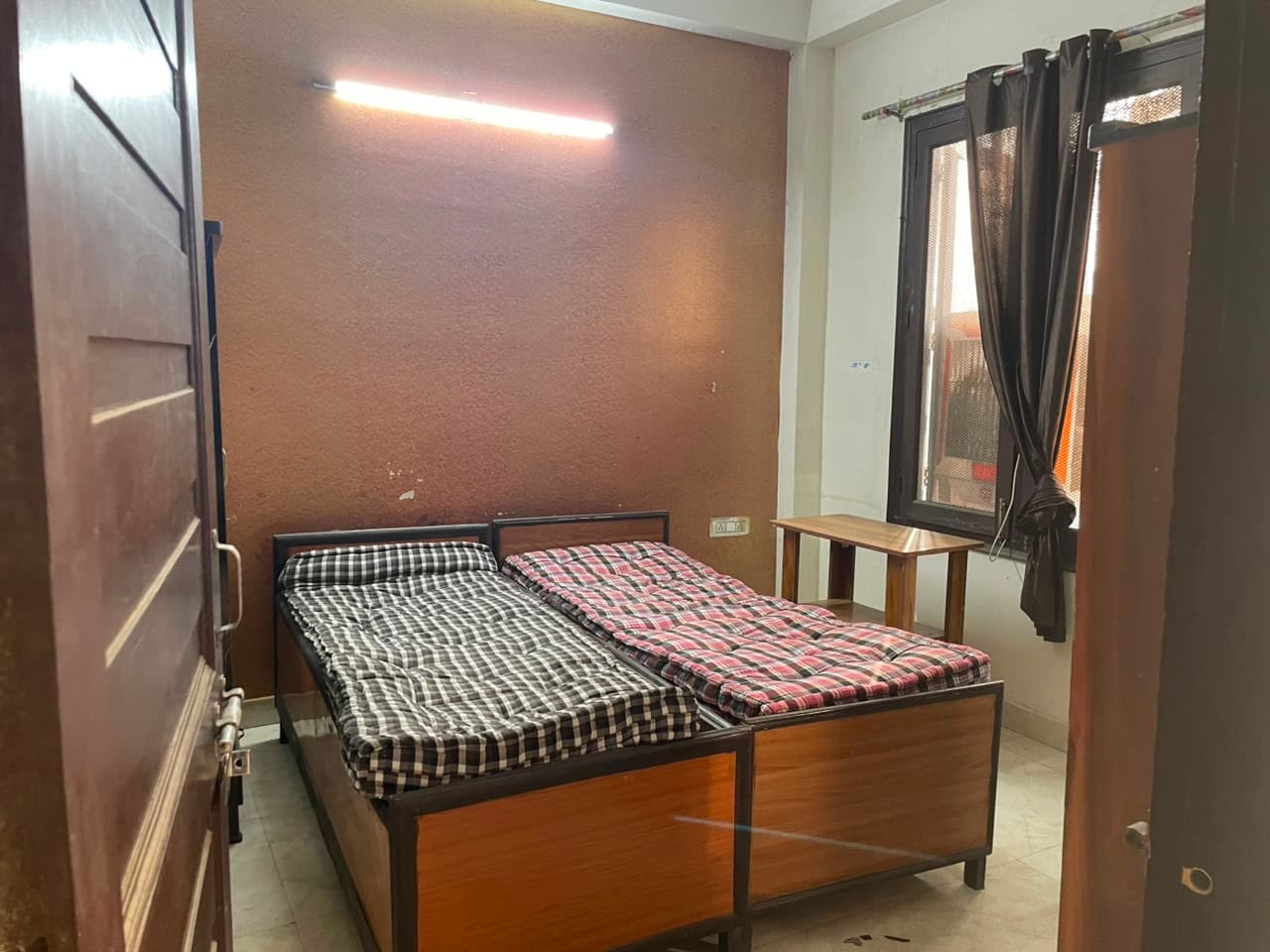2/3 Seater hostel Room for Girls — media 5